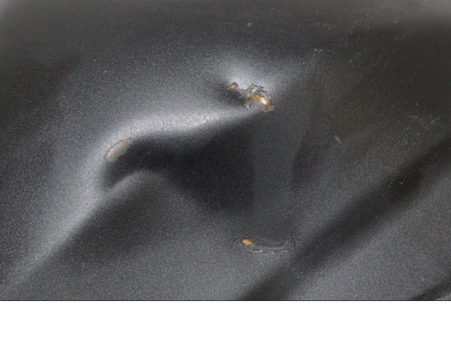 Baksidan på <p>Bensintank från Yamaha XT 660 X 2008.</p>

<p>Bucklig, ytrost och lackskador se bilder.</p> motorcykel.