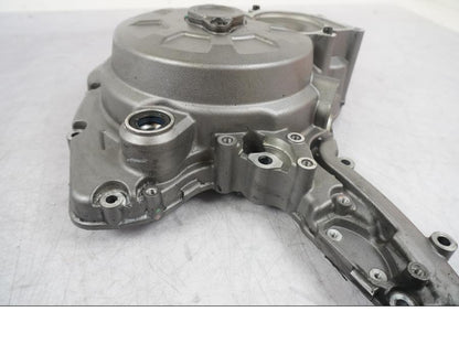 Vänster sida på Generatorkåpa från en Ducati Multistrada 1260 -2020 motorcykel.