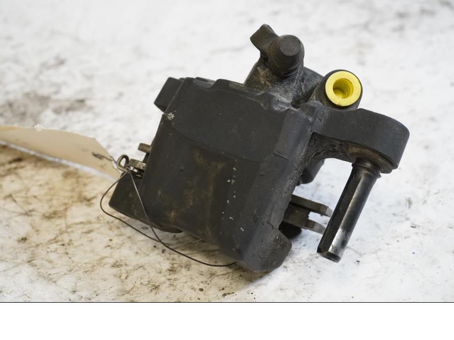 Baksidan på Bromsok från en BMW F 700 GS -2014 motorcykel.