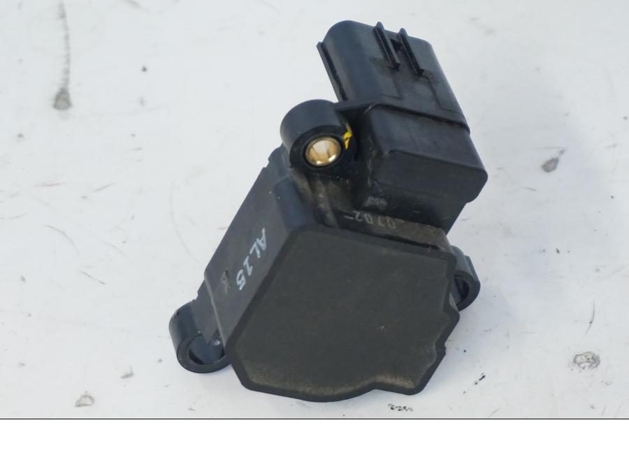 Baksidan på TPS från en Honda SH 300 A -2011 scooter.