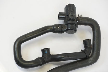 Baksidan på Second Air från en Triumph Trident -2021 motorcykel.