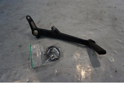 Framsidan på Bromspedal från en Ducati Diavel -2015 motorcykel.