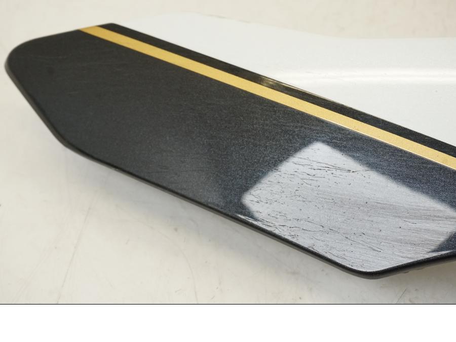 Höger sida på Sidkåpa från en Triumph Speed Triple -2021 motorcykel.