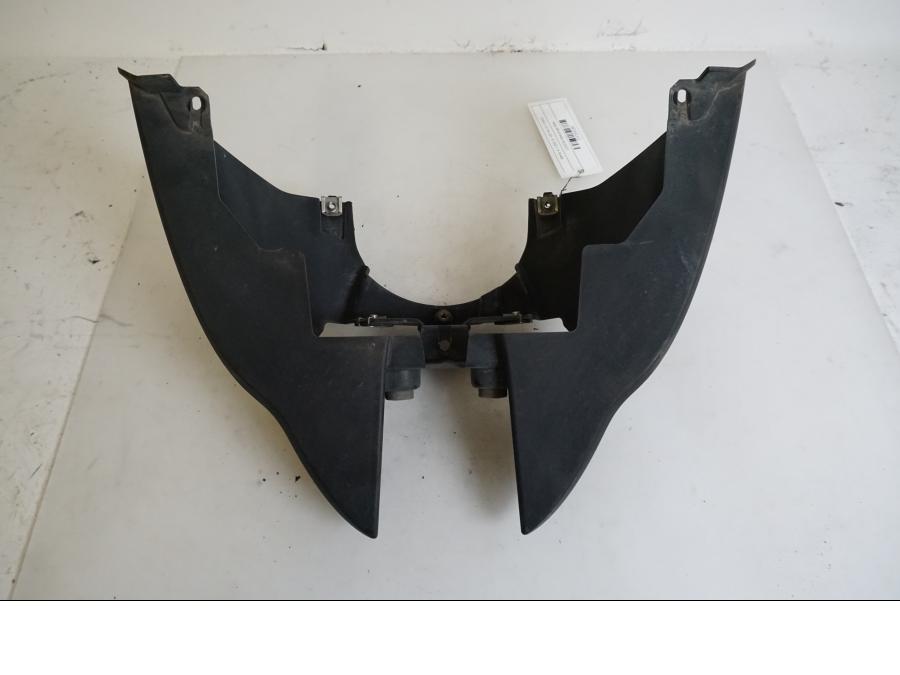 Baksidan på Bakvinge från en BMW K 1200 S -2007 motorcykel.