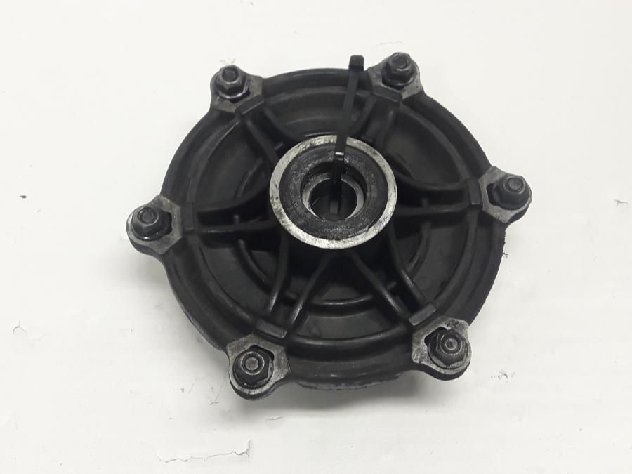 Framsidan på Drevfäste från en BMW F 650 GS -2009 motorcykel.