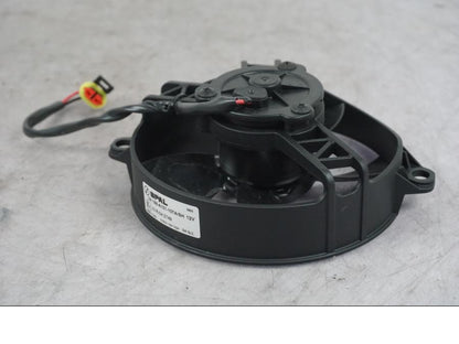 Snett uppifrån på Vattenkylfläkt från en Ducati Multistrada V4 -2024 motorcykel.