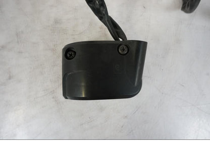 Höger sida på Styrelreglage från en Kawasaki Versys 650 -2014 motorcykel.