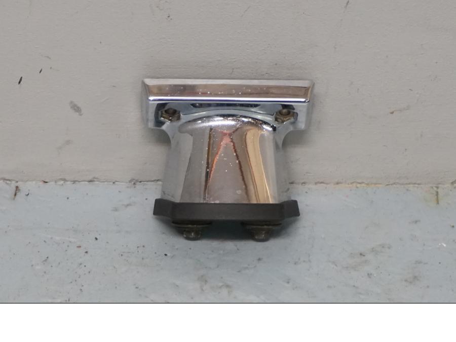 Framsidan på Skylthållare från en Suzuki VL 800 -2001 motorcykel.