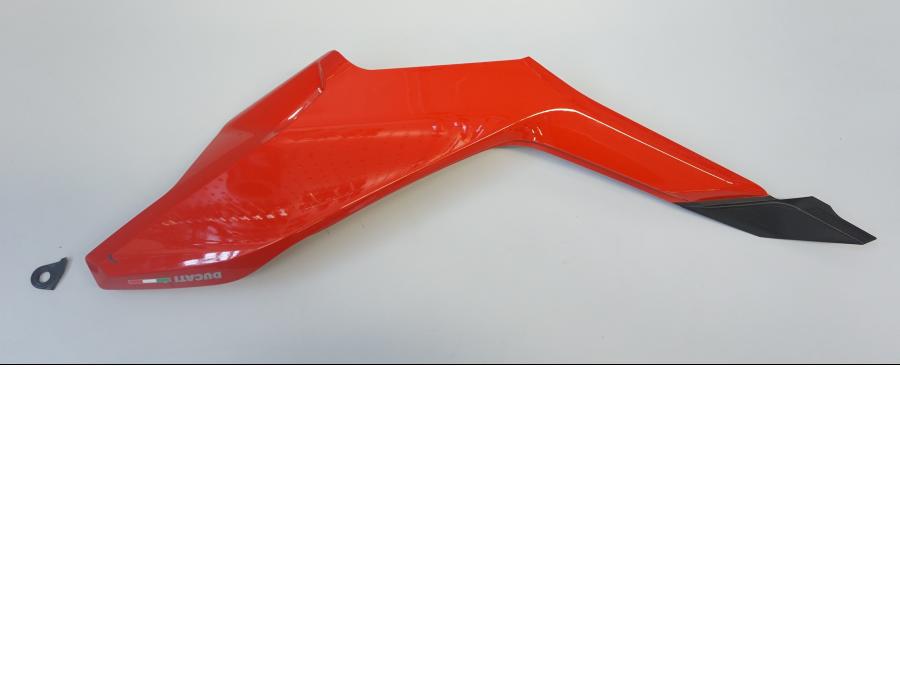 Baksidan på Sidopanel från en Ducati Supersport 939 -2020 motorcykel.