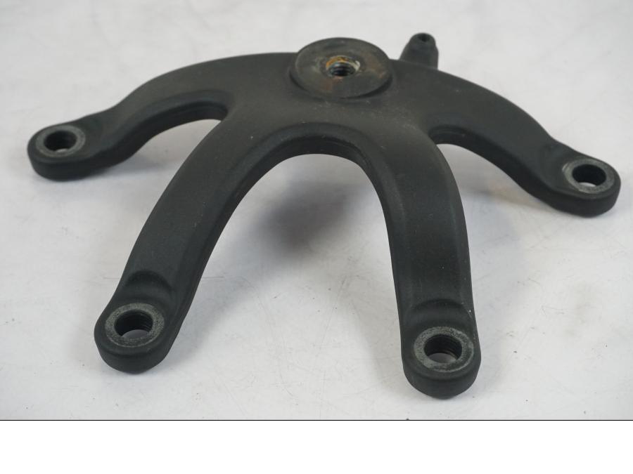 Baksidan på Motorfäste från en KTM 1290 Super Duke R -2018 motorcykel.