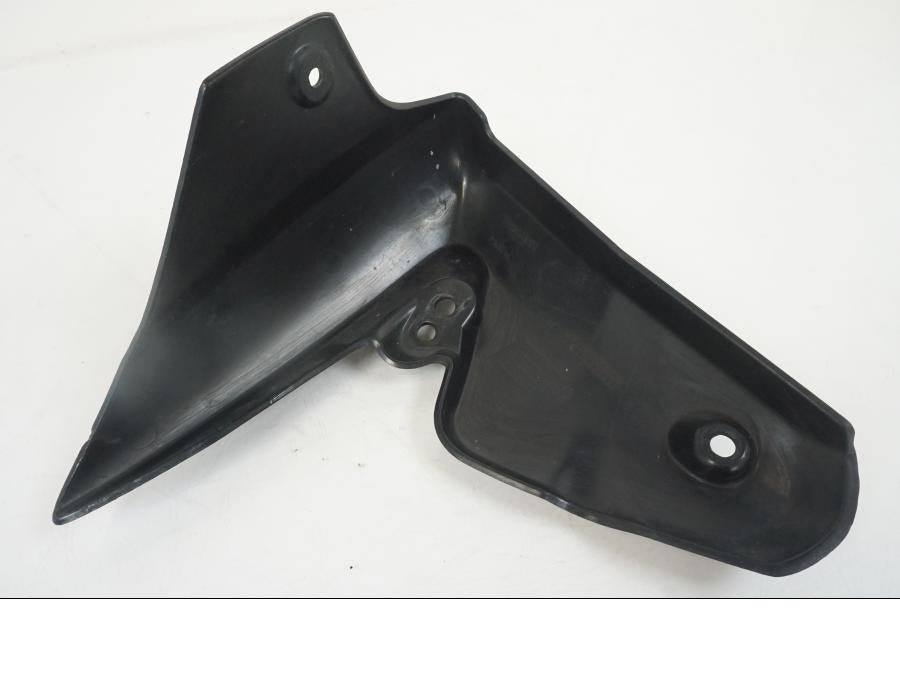 Höger sida på Kylarvinge från en Triumph Speed Triple -2009 motorcykel.