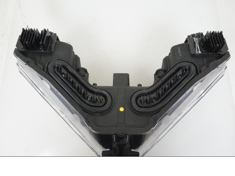 Vänster sida på Strålkastare från en Ducati Multistrada 1158 V4 -2021 motorcykel.