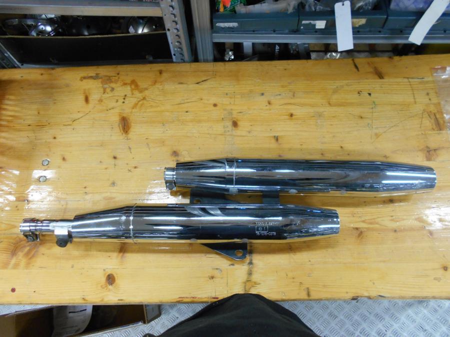 Baksidan på Ljuddämpare från en Yamaha XVZ 1300 -1996 motorcykel.