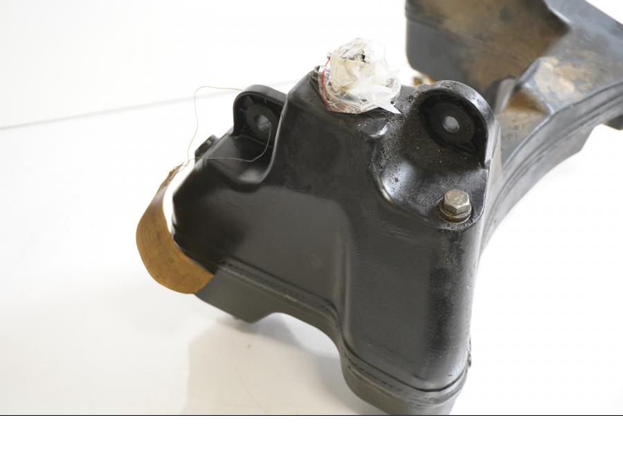 Baksidan på Oljetank från en KTM 990 Adventure -2007 motorcykel.