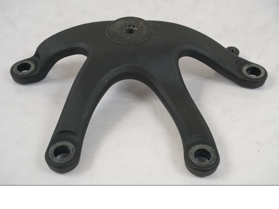 Baksidan på Motorfäste från en KTM 1290 Super Duke R -2018 motorcykel.