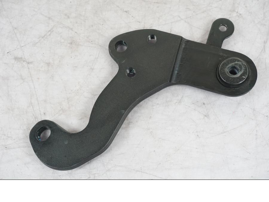 Framsidan på Avgasanslutning från en Yamaha MT-09 -2024 motorcykel.