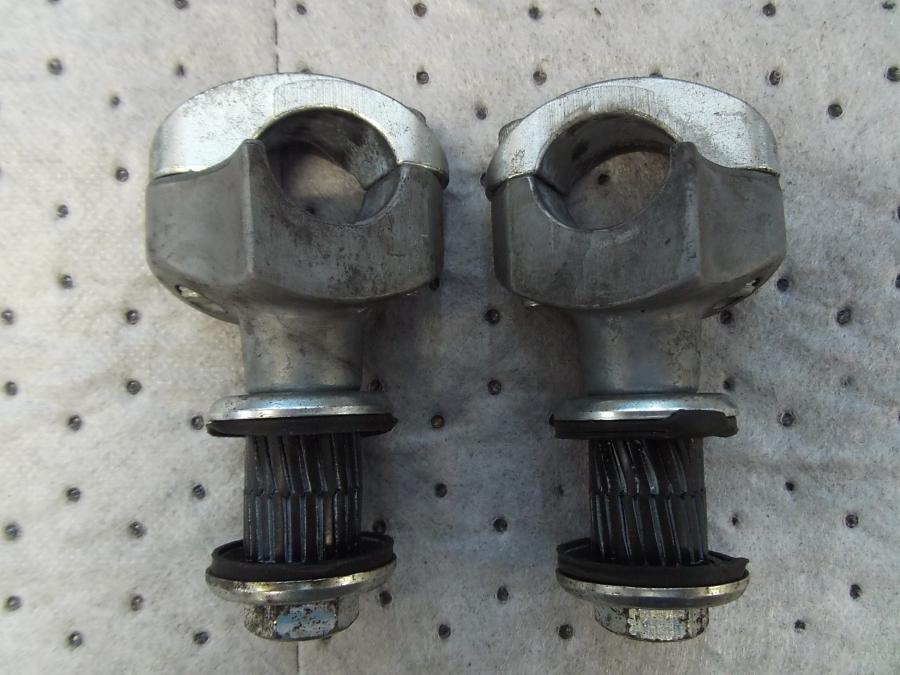 Framsidan på Styrfäste från en H-D Touring Road King FLHR/I -1997 motorcykel.