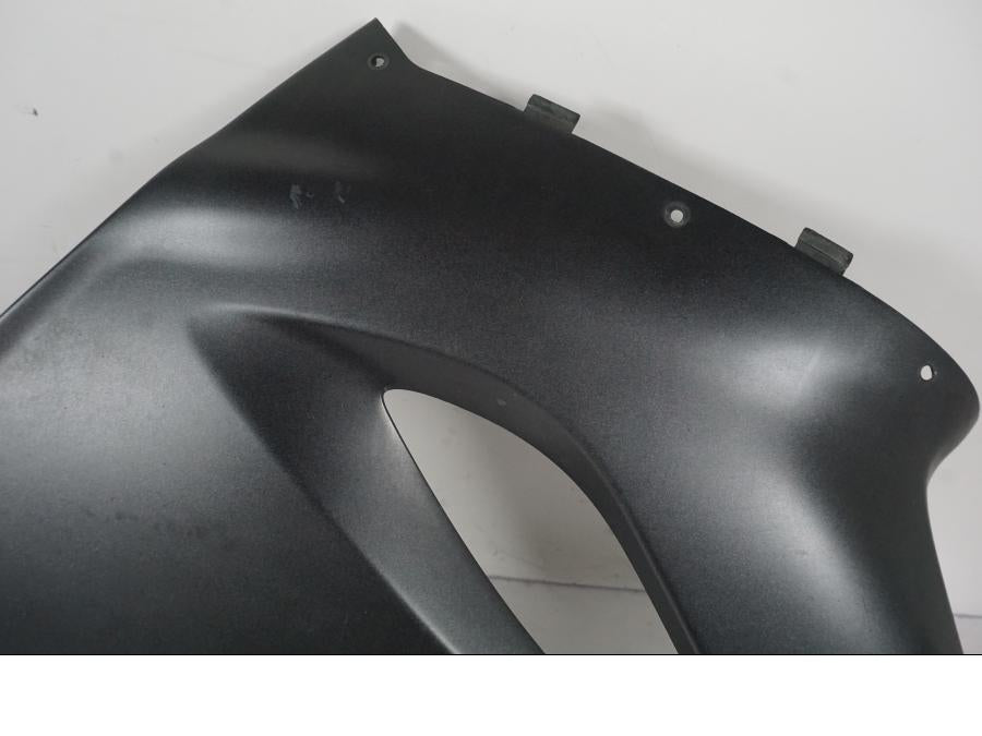 Baksidan på Magkåpa från en Kawasaki ZX-6R -2005 motorcykel.