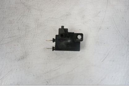 Baksidan på Bromsljuskontakt från en Honda VTR 1000 F -1997 motorcykel.