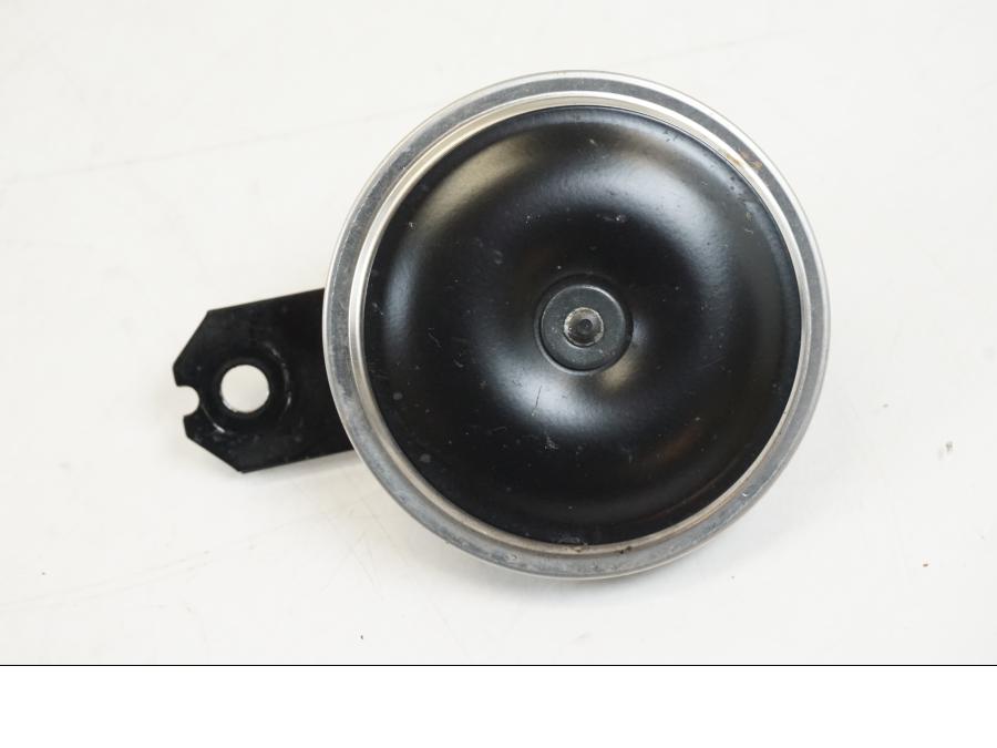 Framsidan på Signalhorn / Tuta från en Yamaha YZF R7 -2022 motorcykel.