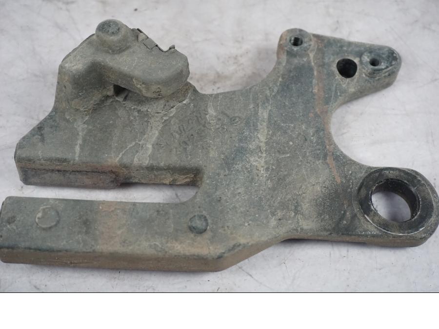 Vänster sida på Bromsoksfäste från en Triumph Tiger Explorer -2016 motorcykel.