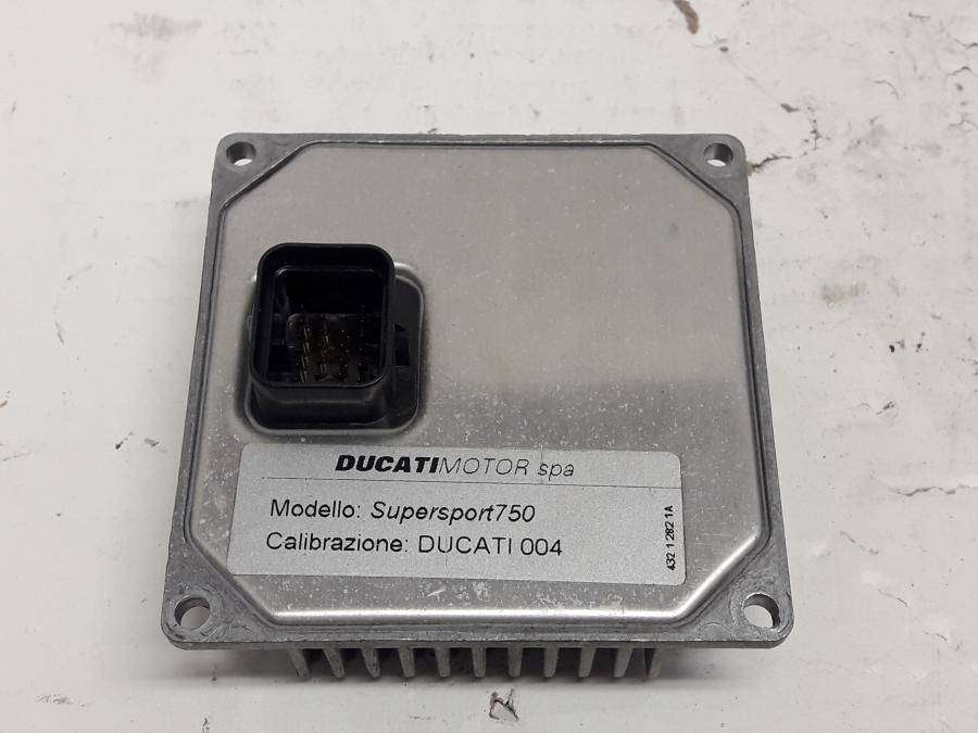 Framsidan på CDI / ECU från en Ducati 750 SS -2000 motorcykel.