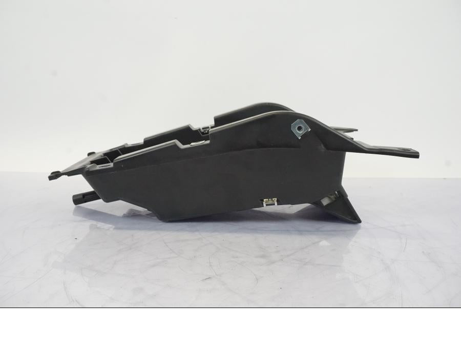 Snett nerifrån på Undertail från en BMW S 1000 XR -2019 motorcykel.