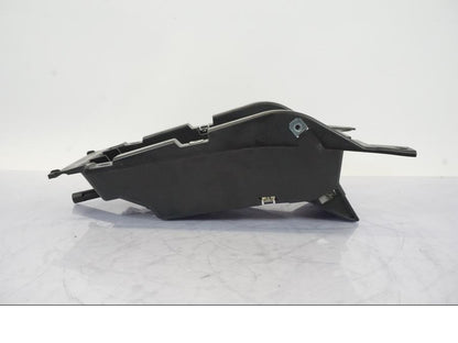 Snett nerifrån på Undertail från en BMW S 1000 XR -2019 motorcykel.