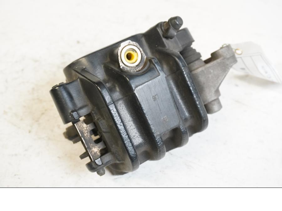 Baksidan på Bromsok från en Honda CB 750 SF -1999 motorcykel.