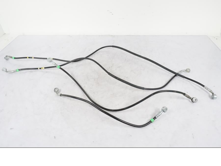 Framsidan på Bromsledning från en KTM 390 Duke -2018 motorcykel.