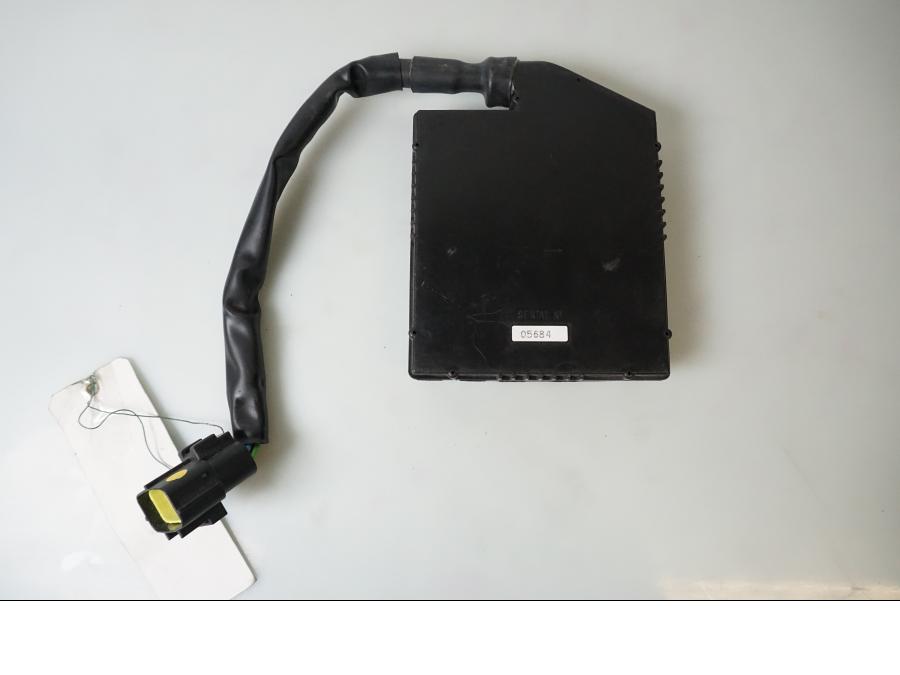 Baksidan på CDI / ECU från en Triumph Tiger 800 -2011 motorcykel.