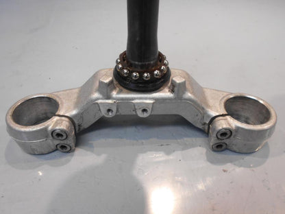 Höger sida på Gaffelkrona från en Yamaha TRX 850 -1996 motorcykel.