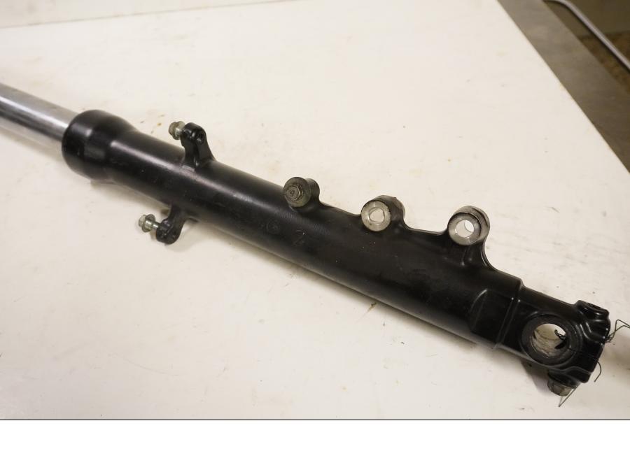 Höger sida på Gaffelben från en Kawasaki GPZ 600 R -1994 motorcykel.