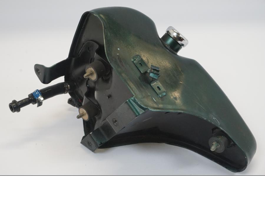 Vänster sida på Oljetank från en H-D Sportster 883 XL -1997 motorcykel.