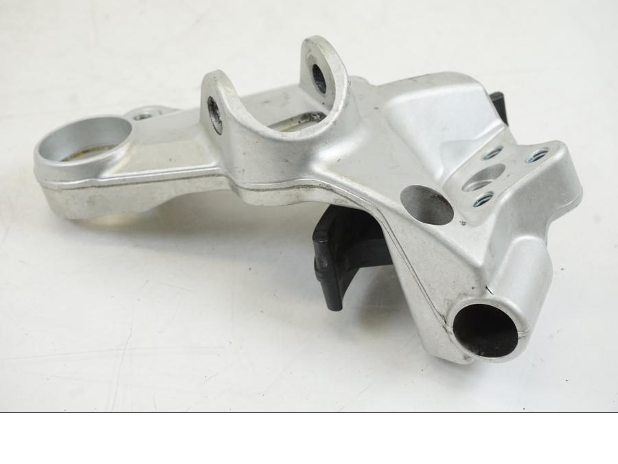 Vänster sida på Fotpinnefäste från en Husqvarna 701 Supermoto -2020 motorcykel.