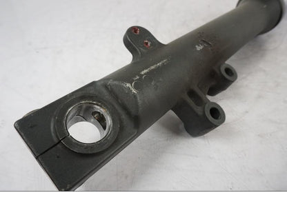 Vänster sida på Gaffelben från en Kawasaki ER-6N -2008 motorcykel.