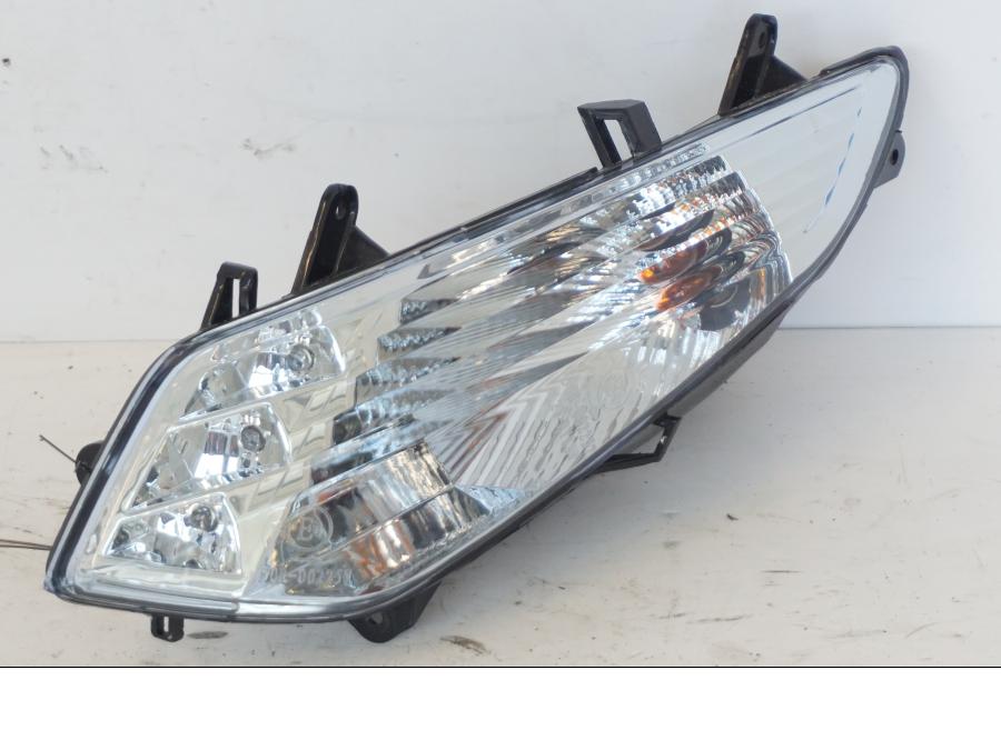 Framsidan på Blinkers från en Kymco Agility 125 -2019 scooter.