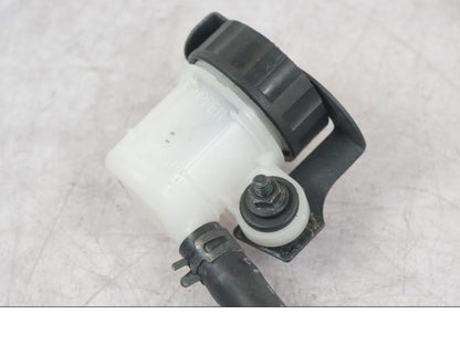 Baksidan på Bromsvätskebehållare från en Yamaha MT-09 -2016 motorcykel.