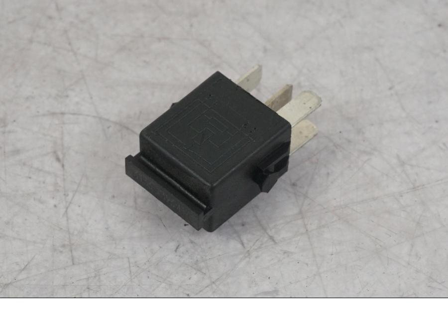 Baksidan på Relä från en BMW R 1100 GS -1998 motorcykel.