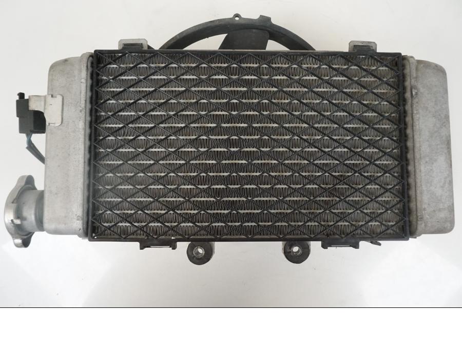 Framsidan på Vattenkyl från en Honda XL 1000 V -2008 motorcykel.