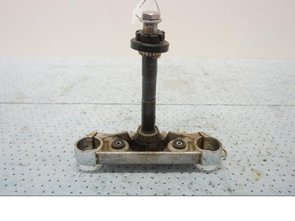 Framsidan på Gaffelkrona från en Kawasaki EN 500 -1999 motorcykel.