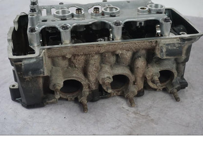 Snett nerifrån på Topplock från en Triumph Tiger Explorer -2016 motorcykel.