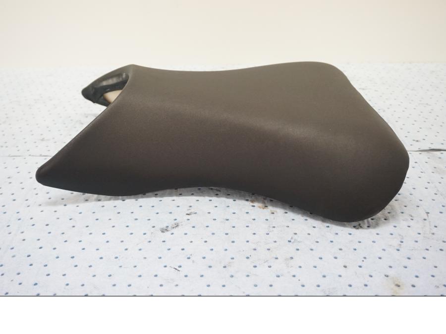 Baksidan på Sadel från en Kawasaki ZX-6R -2000 motorcykel.