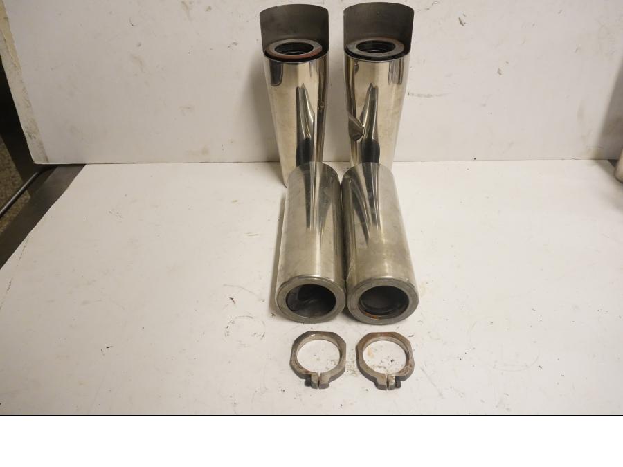 Framsidan på Gaffeldekorrör från en Suzuki VL 800 -2004 motorcykel.