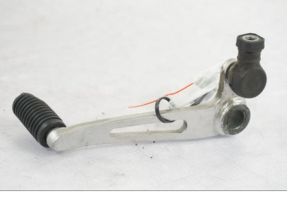 Snett nerifrån på Växelpedal från en Kawasaki Z 900 -2019 motorcykel.