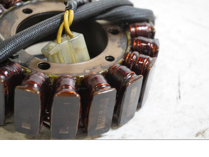 Baksidan på Generator från en Honda VTR 1000 F -1998 motorcykel.