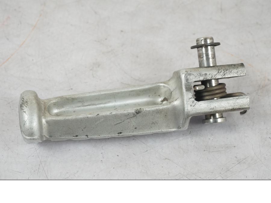 Höger sida på Fotpinne från en Triumph Daytona 955I -2000 motorcykel.