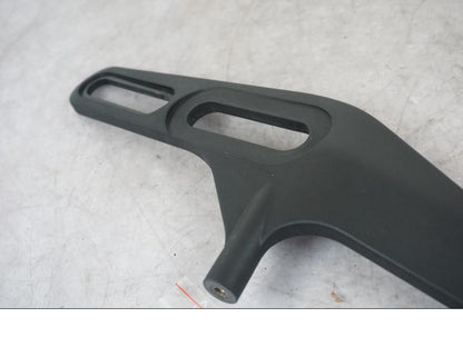 Höger sida på Vindrutefäste från en KTM 1290 Super Adventure S -2022 motorcykel.