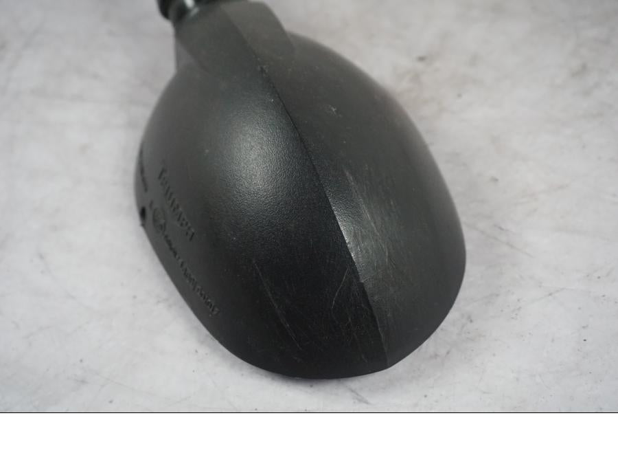 Vänster sida på Backspegel från en Triumph Tiger Explorer -2016 motorcykel.