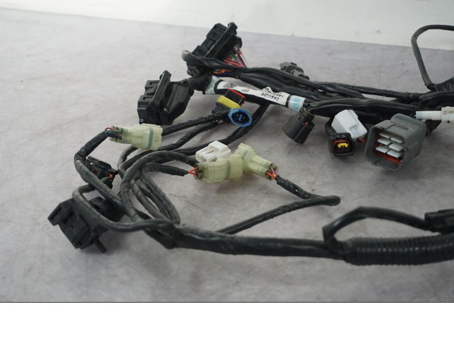 Höger sida på Kabelstam från en KTM 1290 Super Duke GT -2019 motorcykel.